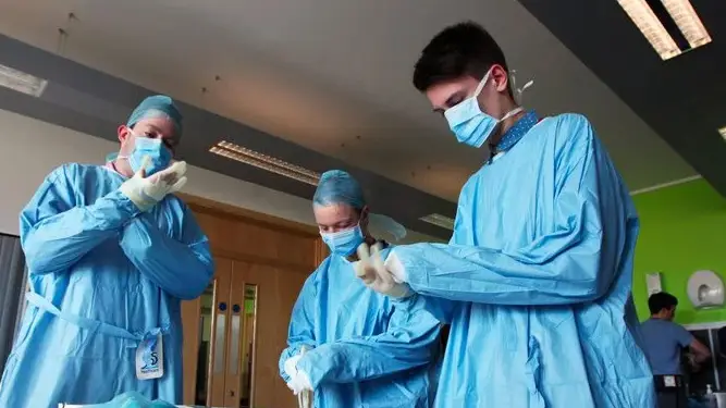 Surgeon students